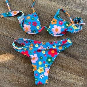 SHEIN floral bikini! Size small. NWT